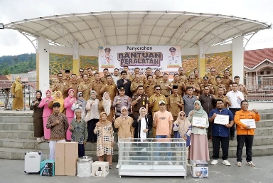 Penggerak Ekonomi Rakyat: Pemkab Solsel Perkuat UMKM dengan Digitalisasi dan Dukungan Peralatan